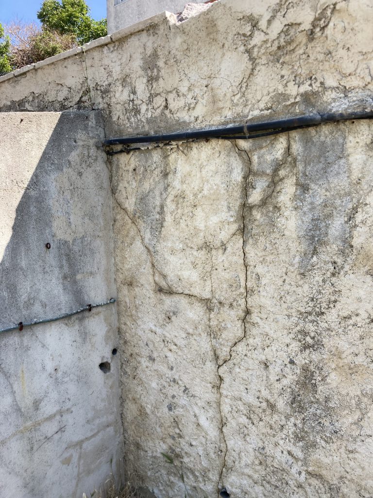 Cracks appearing along the edge of a tiled swimming pool in Biot.